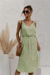 Sommerkleid mit V-Ausschnitt und Schlitz